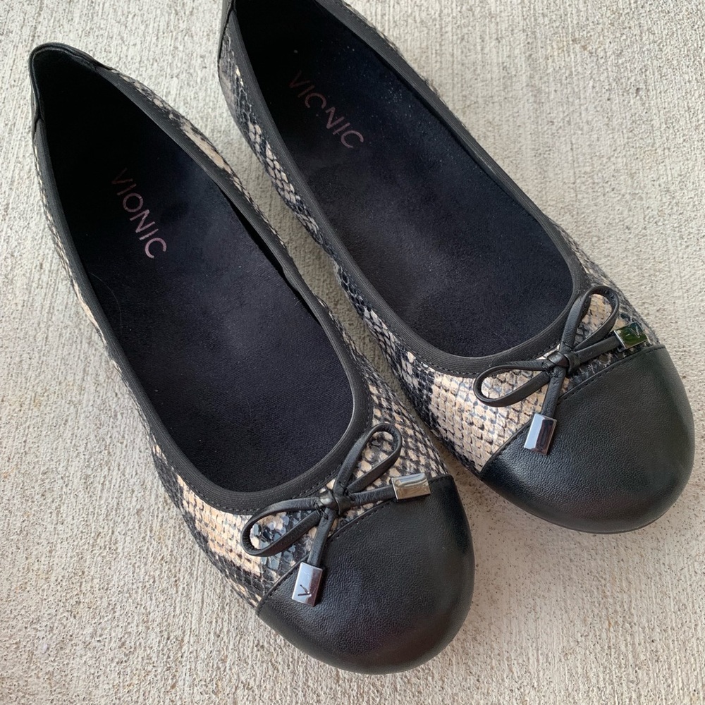 Vionic Minna Ballet flats- snake